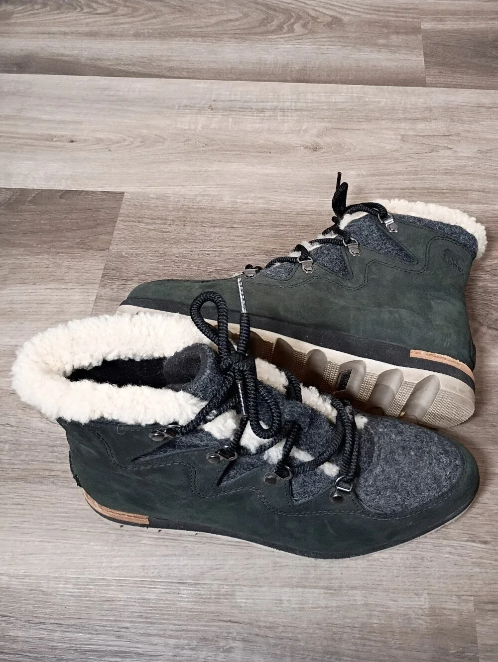 Sorel Women's Classic Casual Alpine Sneakchic Lace Up Short Snow Boots Size‎ 10